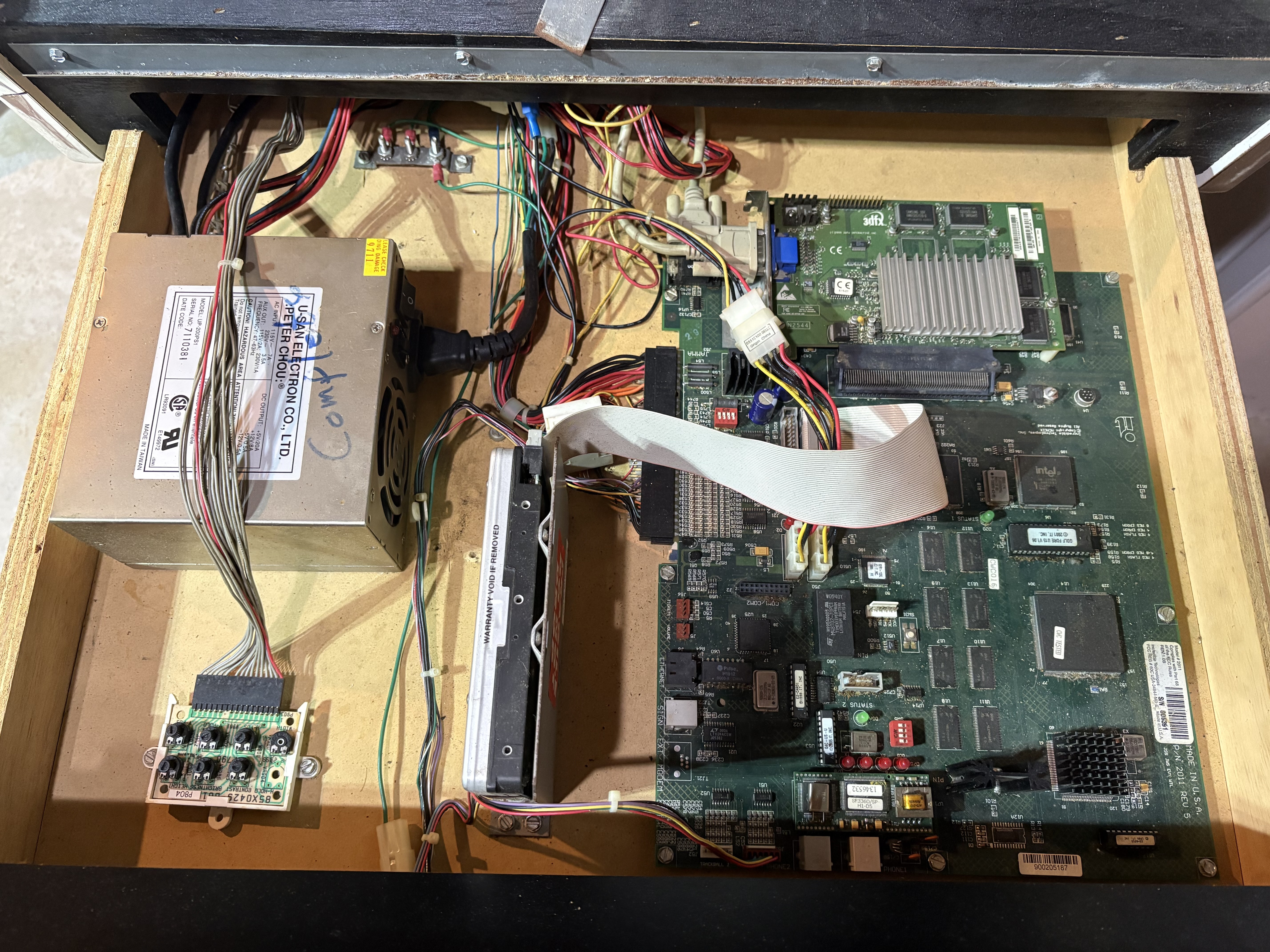 Golden Tee Fore! cabinet internals, just arrived